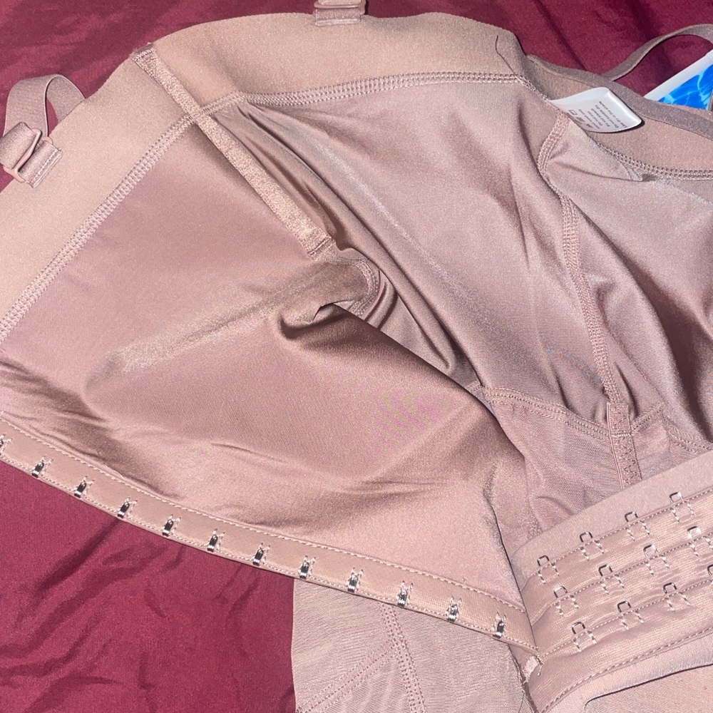 Shapellx shapewear Bare Essential AirSlim® Core
Sculpt Mid Thigh Shaper Short - Picture 10 of 10